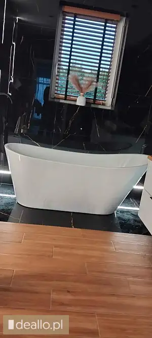 Sprzedam nową wannę wolnsotoja jest pęknięta ale nie przeszkadza w użytkowaniu . Można naprawić i bę - RZESZOWIAK.EU