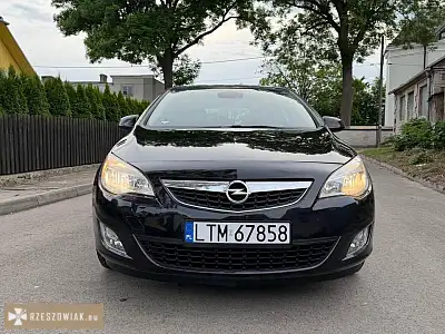 Opel Astra J 1.6 Benzyna (2011) – Zadbany, Niski Przebieg - RZESZOWIAK.EU